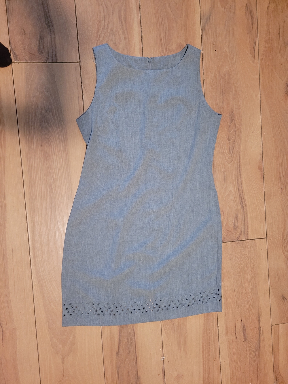 Sleeveless Light Blue Mini Sheath Dress with Laser-Cut Hem